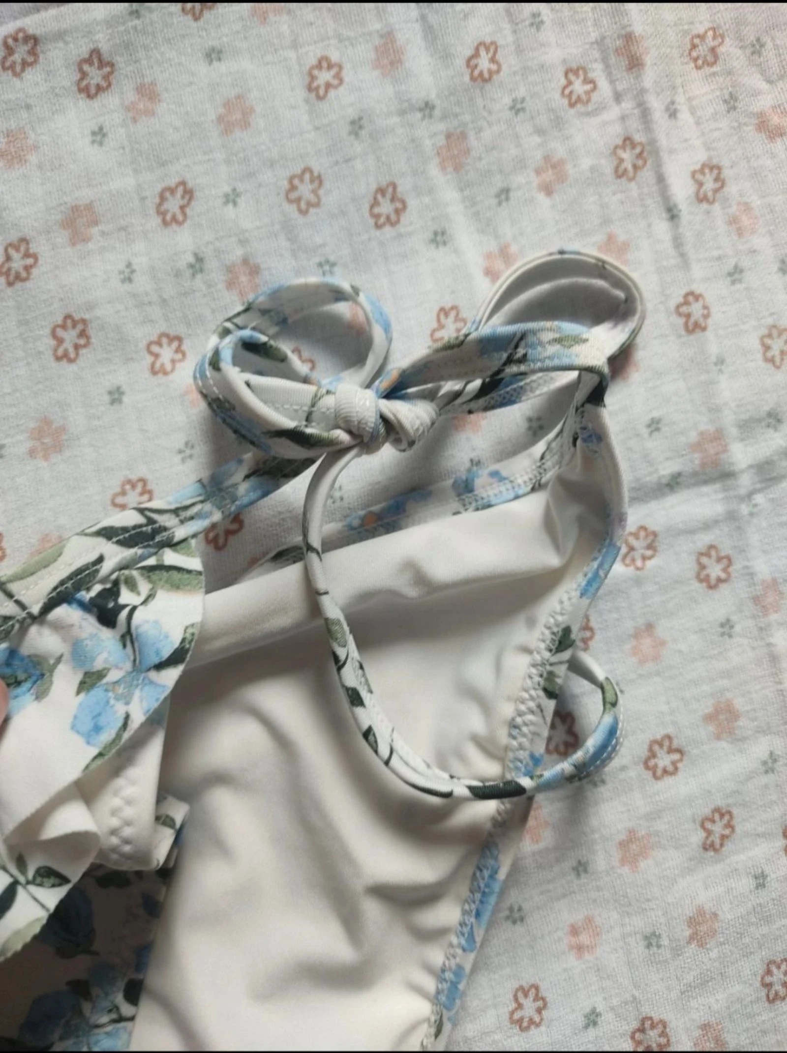 Bikini met blauwe bloemen H&M - 75C en 42 - Zeer goede staat – photo 11